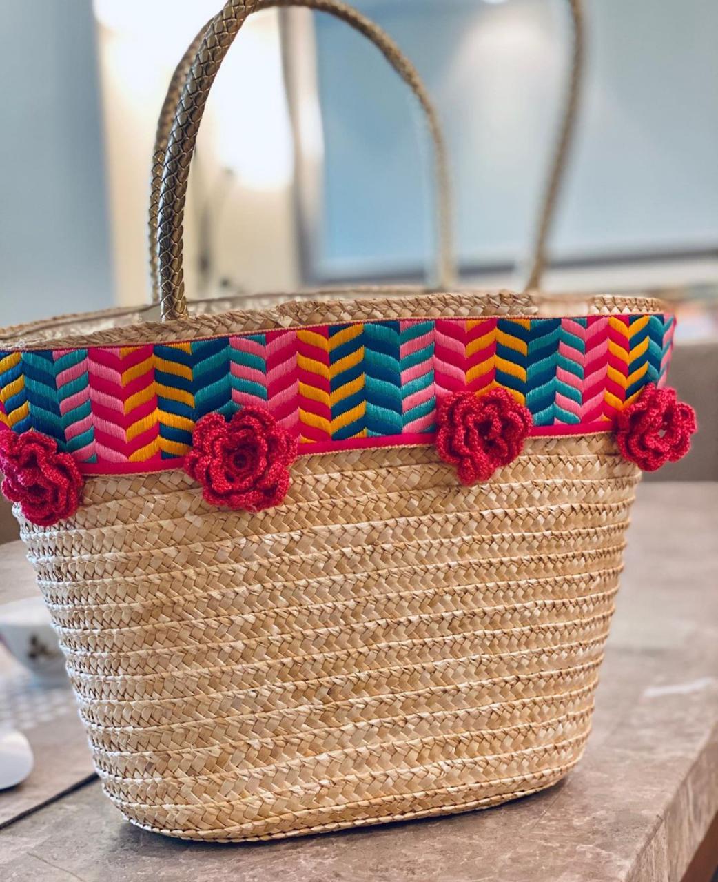 Basket with Dantelle and pink flower crochet